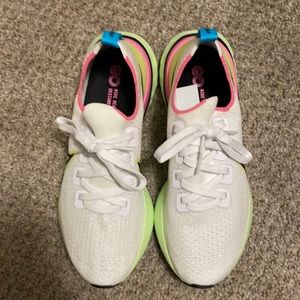 Nike flyknit epic women’s shoes 9.5